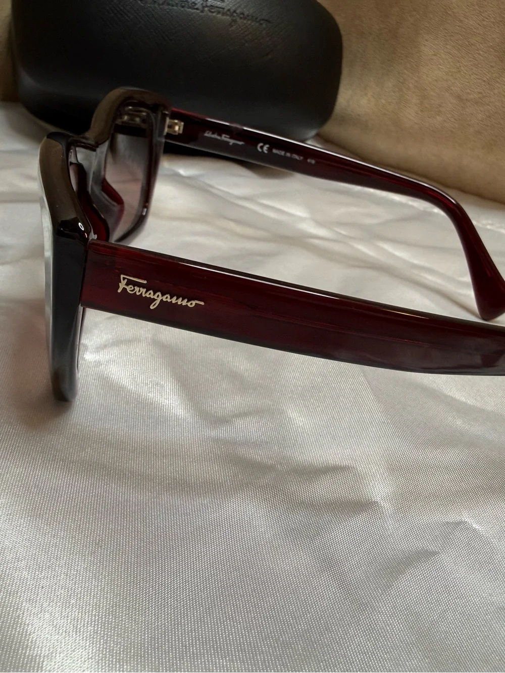 Salvatore Ferragamo SF958S Burgundy Oversized Sunglasses 55□19 Italy w/ Case